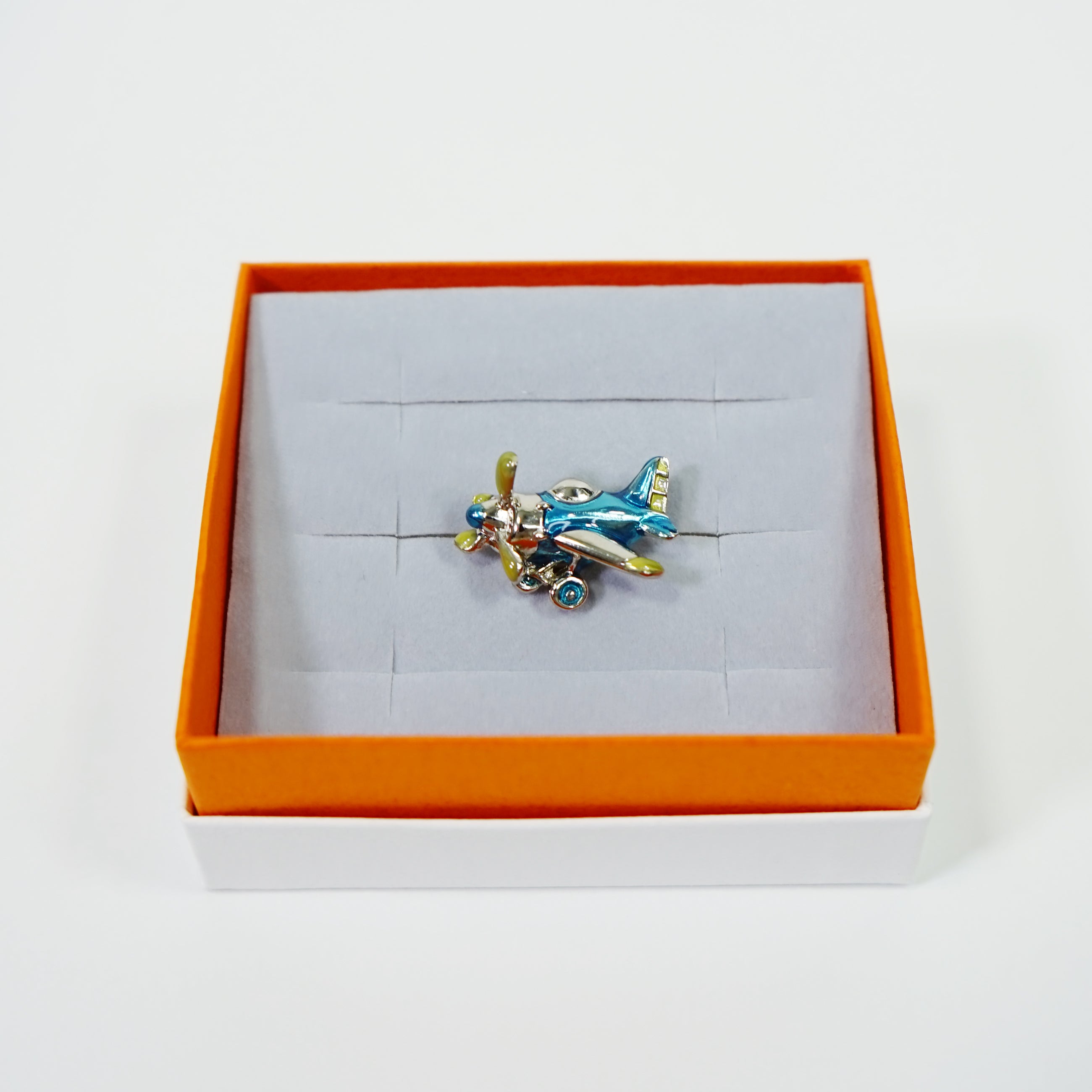 ラペルピン(プロペラ飛行機) 57002550