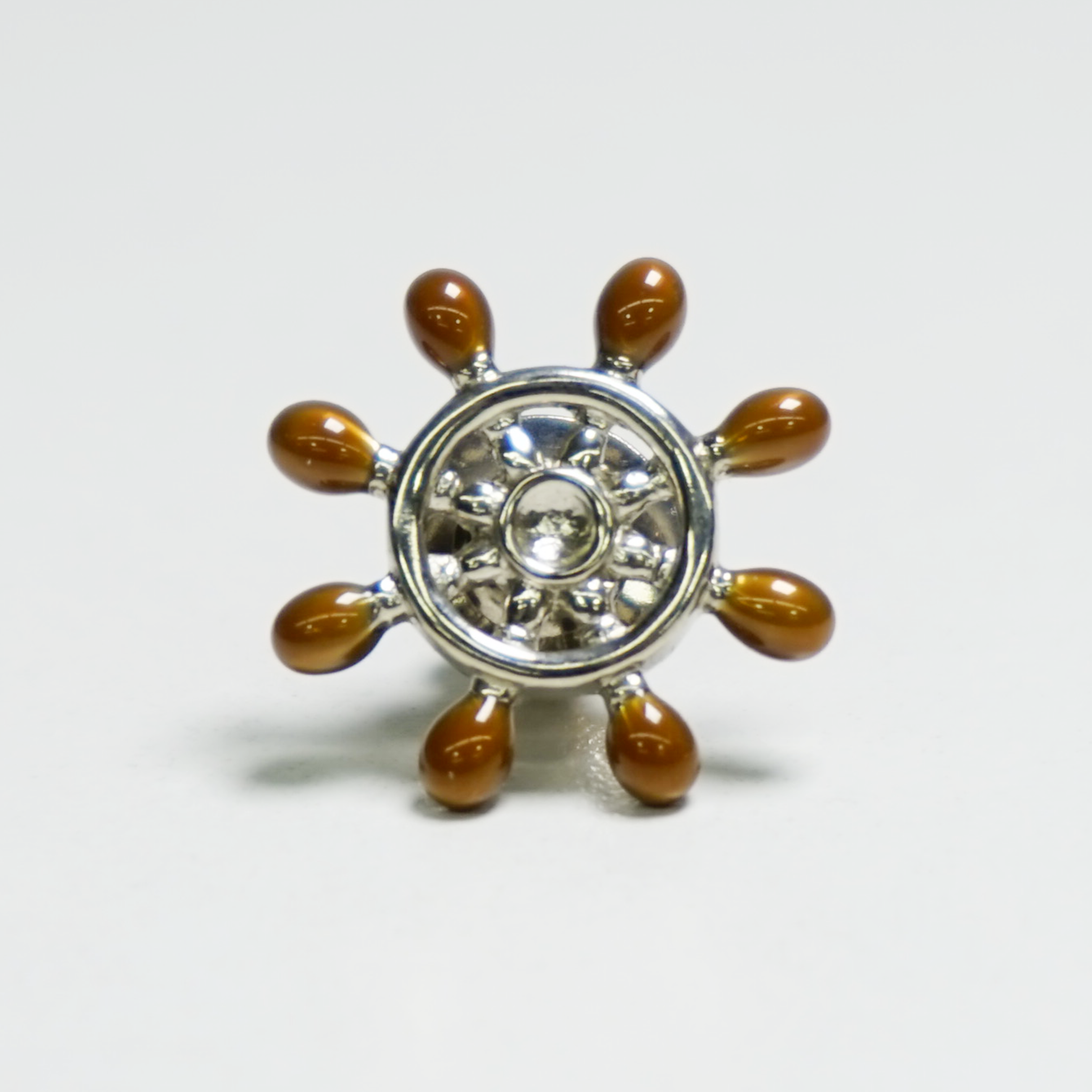 ラペルピン 舵輪 57001110