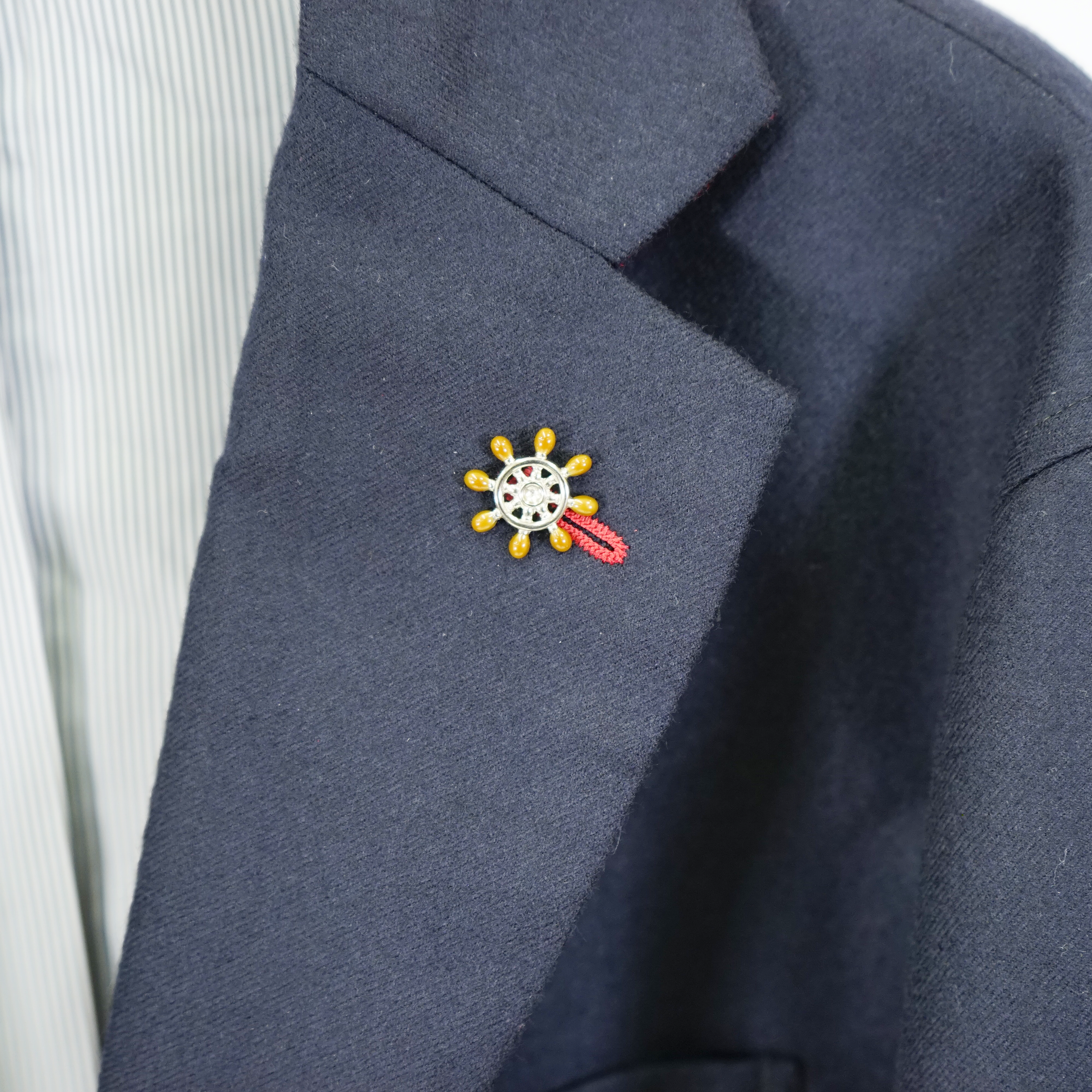 ラペルピン 舵輪 57001110